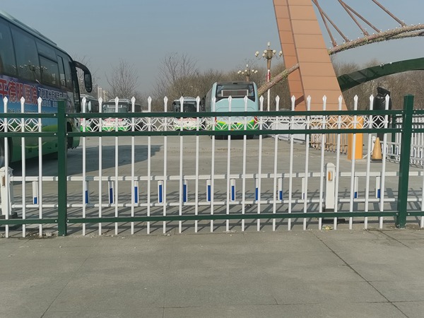 锌钢护栏B型（三横栏） 